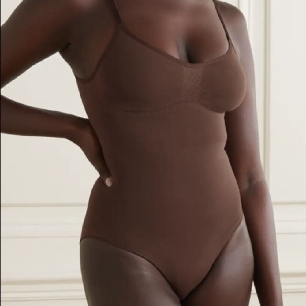 NWT Skims Sculpting Bodysuit with Snap in Cocoa - Picture 5 of 12